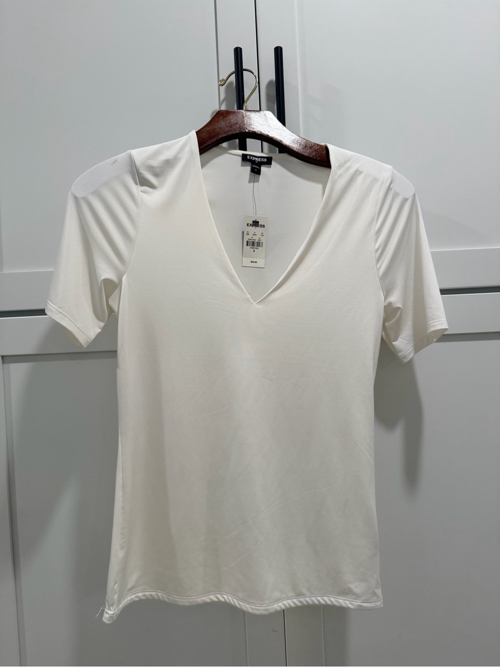 Express Ivory V-Neck Short Sleeve Top Size Small NWT